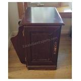Side Table w/Magazine Rack 21x19x22