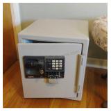 Sentry Safe with Key 18x17x17