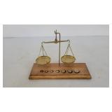 Balance scale