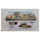 Die-Cast Masters Cat AP600F paver