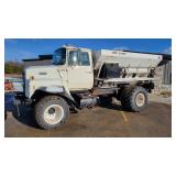 Ford L8000 spreader truck