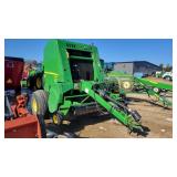 John Deere 450M round baler