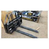 AgroTK quick attach pallet forks