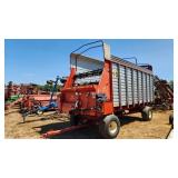 H&S HD7+4 front unload forage wagon