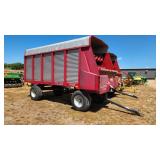 Miller Pro 5200 front unload forage wagon