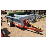 New Idea 3709 single axle manure spreader