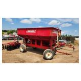 Lundell gravity wagon with auger