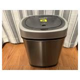 Small trash bin