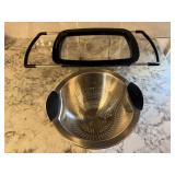 Stainless, adjustable sink colanders