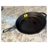 Lodge cast iron skillet