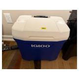 Igloo rolling cooler