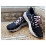 Brooks tennis shoes