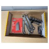 Sockets, ratcheting wrenches, NEW screw extractors