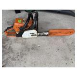 Stihl 025 chainsaw with extra chain. Does run.