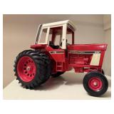 International 1586 toy tractor