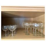 Mixed lot of wine glasses