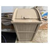 Garbage/recycling bin