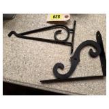 Metal wall hangers (2)