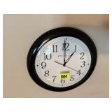 Battery operated wall clock