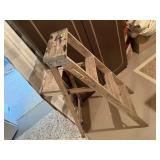 Wooden 3 foot step ladder