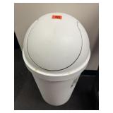 Plastic trash can, swivel lid
