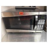 900 W, Hamilton beach microwave with turntable