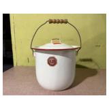 Enamel chamber pot