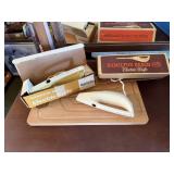 Hamilton Beach electric knives (2), carving board