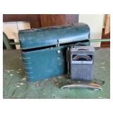 Vintage lunchbox, pocket radio