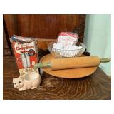 Kitchen lot, rolling pin, cookie press, cutters