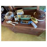 Kitchen lot, microwave cooker, measuring cups