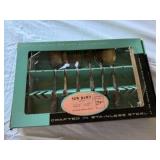 Stainless silverware set