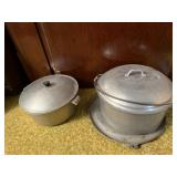Cast aluminum cooking pots, griddle