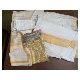 Tablecloths, cloth napkins