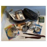 Enamel roaster, kitchen gadgets, thermometer