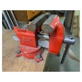 3 1/2" bench vise