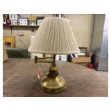 Swinging table lamp