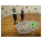 Salt & pepper shaker set, glass dish
