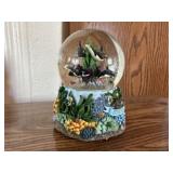 Sea World musical snow globe