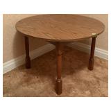 Round dining table