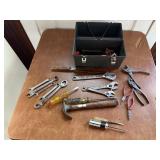 Vintage lunchbox, hand toolshandle is missing