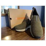 Merrell slip on tennis shoessize 13