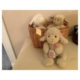 Basket, plush sheep (3)
