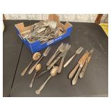 Mixed lot of silverware