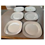 White dinner plates (6)