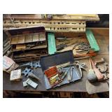 Mixed lot of hand tools, padlock, wire