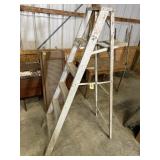 Aluminum step ladder