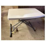 Folding table