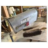 Mailbox, wire, bristle brushes