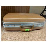 Samsonite Silhouette suitcase, hangers